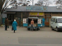 Врач Тихомиров на площади перед автовокзалом Врач Тихомиров на площади перед автовокзалом